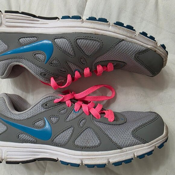 Nike Women’s Revolution 2 Athletic Shoes Size 9 Gray with Pink Laces - Picture 5 of 10